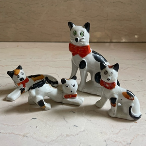 Vintage wide eyed‎ kitschy cat family.  Set of 4.